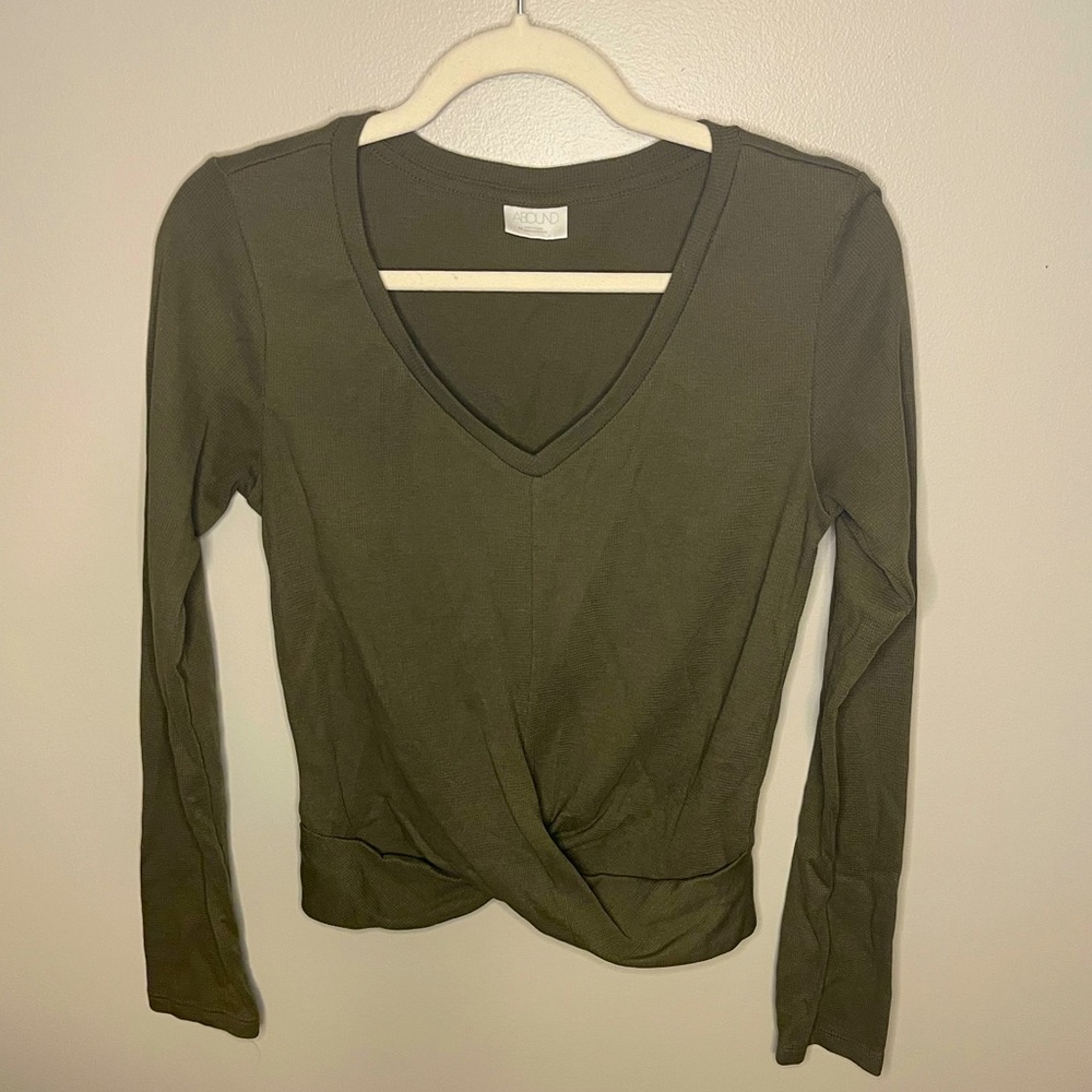 Hunter Green Long Sleeve “Abound” Twisted Top ✨